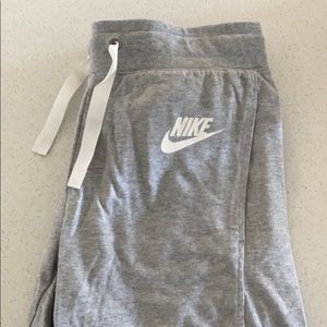 Nike Capris Sweatpants/Joggers